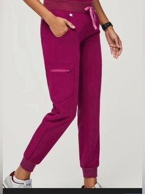 FIGS Zamora Jogger Scrub Pants Women’s Size Small Color Berry